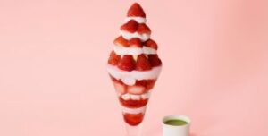 クイーンいちごパフェ ピスタチオソースとともに