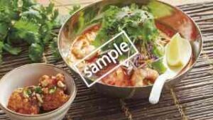 盛岡冷麺 トムヤムスープ仕立て+ピリ辛ヤンニョムチキン2個